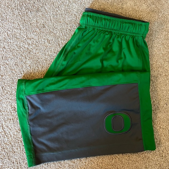 Men’s Nike Oregon Basketball Shorts - Picture 4 of 5